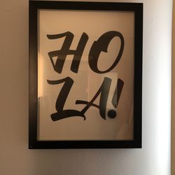 “Hola” Wall Saying