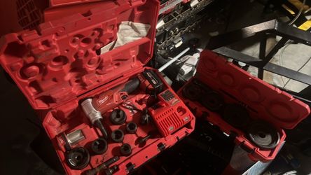 Milwaukee 1/2" to 2" Knockout Set Plux 2 1/2 to 4”