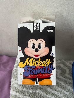 Pop Mart: Mickey Family Key Chain