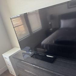 Vizio 60” Smart TV – Excellent Condition – $100