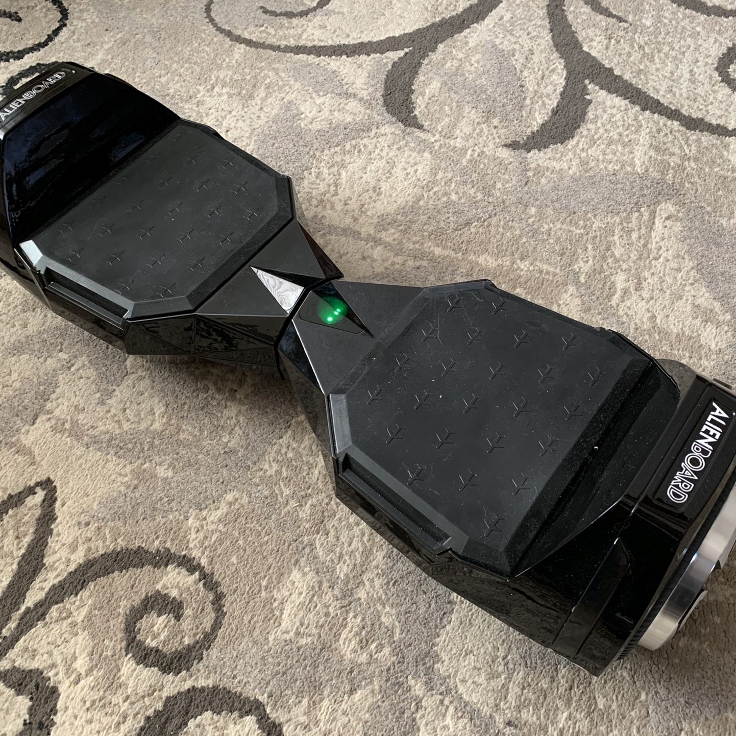 2 Hoverboards: Alienboard Batwing Smart Balance Board