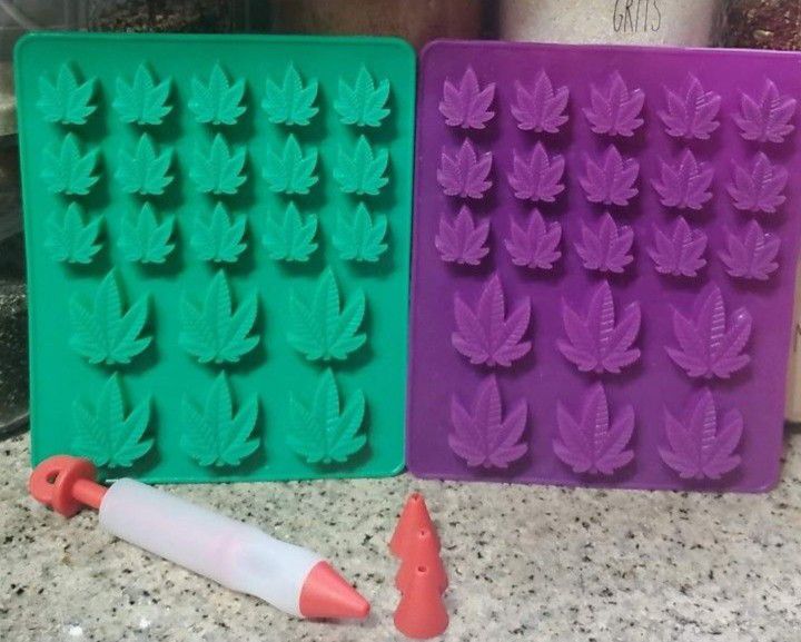 Silicone Weed Leaf Mold W/ Piping Pen