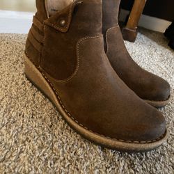 Women’s Brown Boot Size 10 