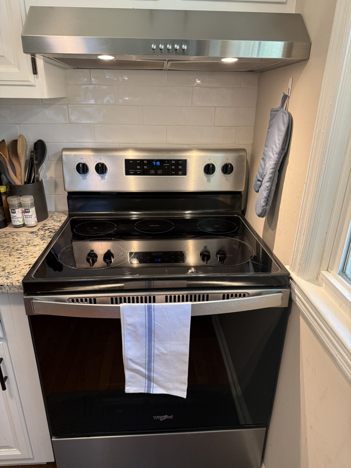 5.3 CU Whirlpool Electric Range