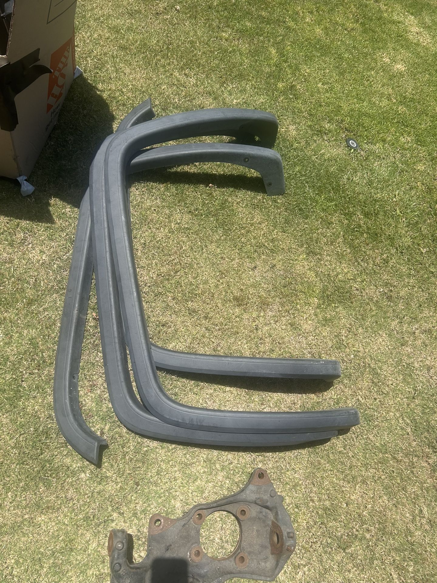 GMC 2500 Fender Moldings