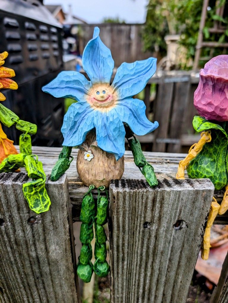 Adorable Vintage 1980s Anthropomorphic Flower Wall Sitters for