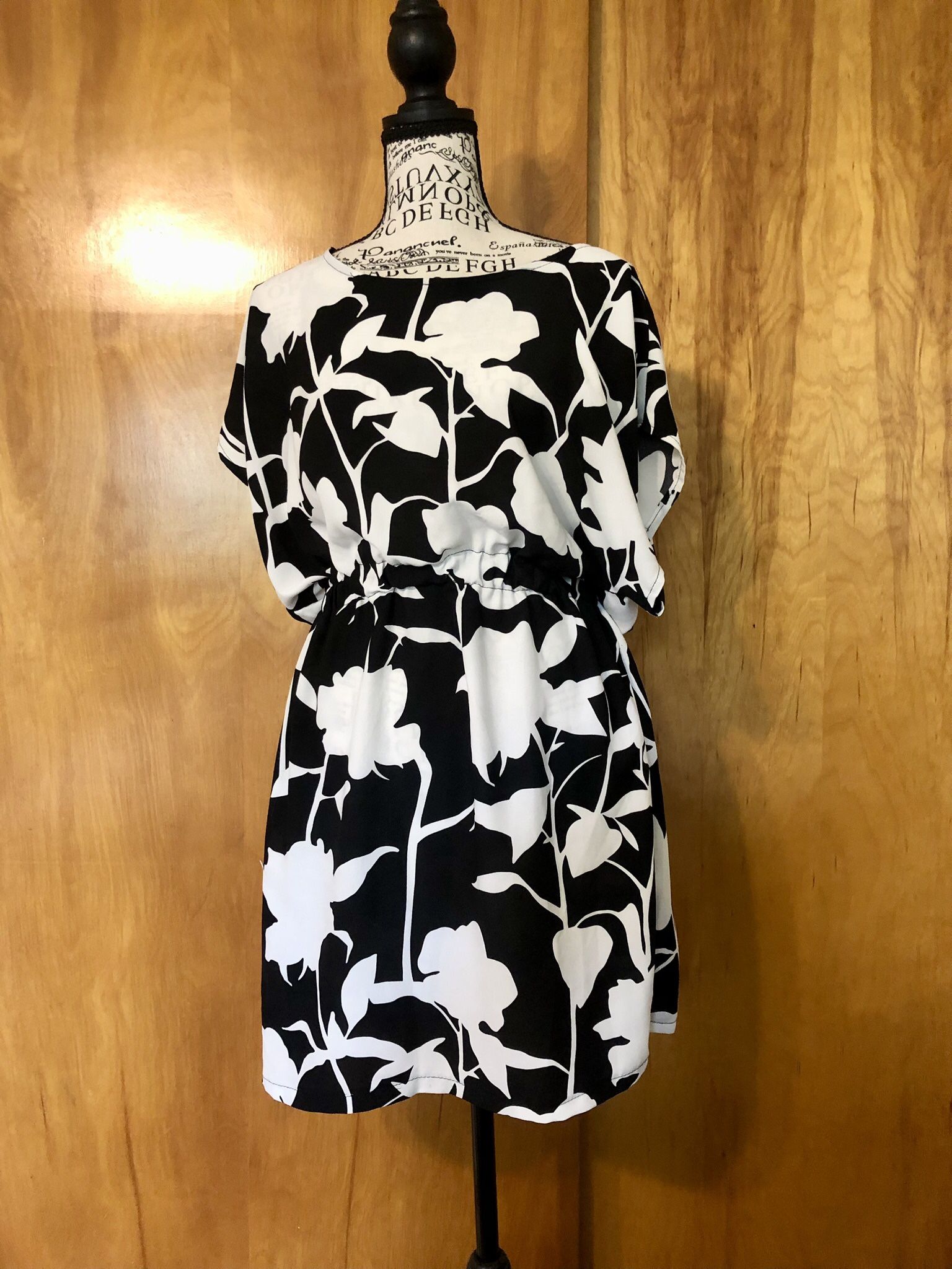 Bebe Black & White Abstract Floral Print Mini Summer Dress