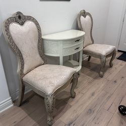Classic upholstered chairs with a decorative console tabl