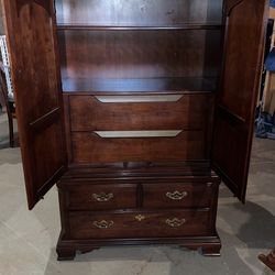 Armoire with drawers moving Need Gone Asap 