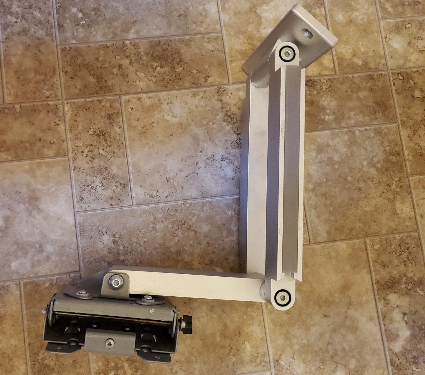 Full Motion Articulated TV Wall Mount