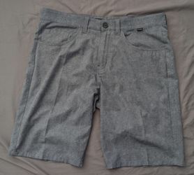 Travis Mathew Men's Shorts Size 34