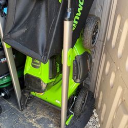 Greenworks Lawnmower (battery Operated) 