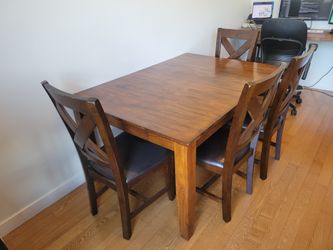Excellent condition Mango Wood Table w/ 4 Chairs & Leaf