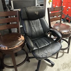 The Stools And Gaming Chair 