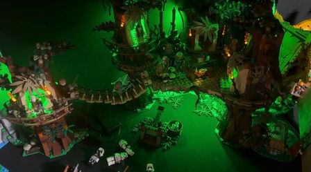 LEGO Star Wars: Ewok Village (10236) w/ Minifigures, Manuals, Box.  Read Discrip