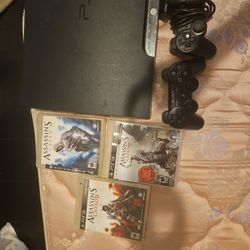 Ps3 PLUS 2 CONTROLLERS and First 3 Assain's Creed 