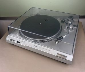 Vintage Technics SL-D2 Turntable