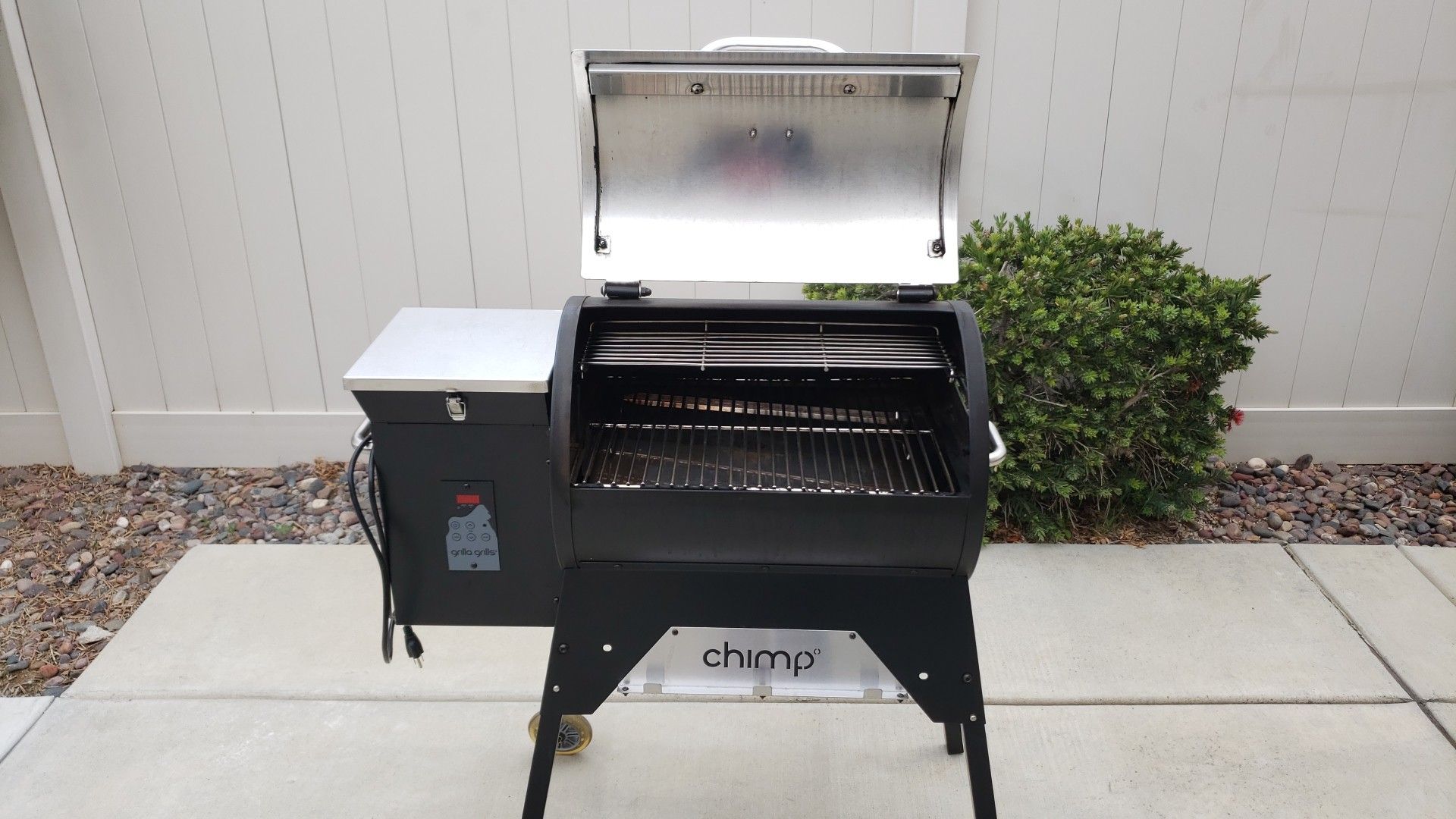 GRILLA GRILLS CHIMP PELLET GRILL for Sale in Hemet, CA OfferUp