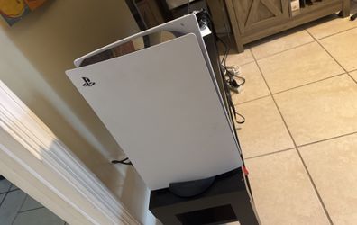 PlayStation 5 Con 1 Control Y 5 Juegos