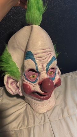 Killer clowns form the outer verse shorty mask