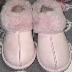 SLIPPERS