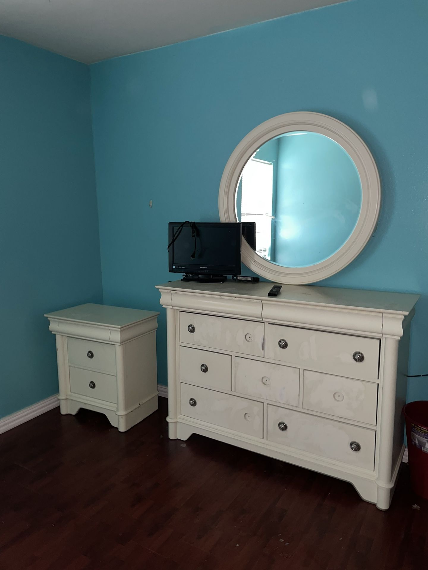 Bedroom Dresser & Nightstand 