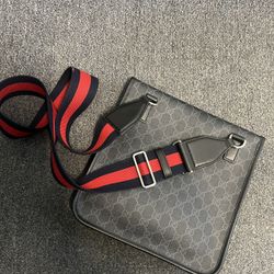 Gucci Messenger 