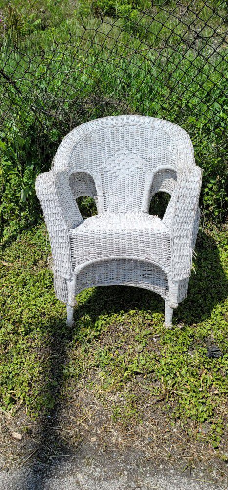 Whire Wicker Chairs