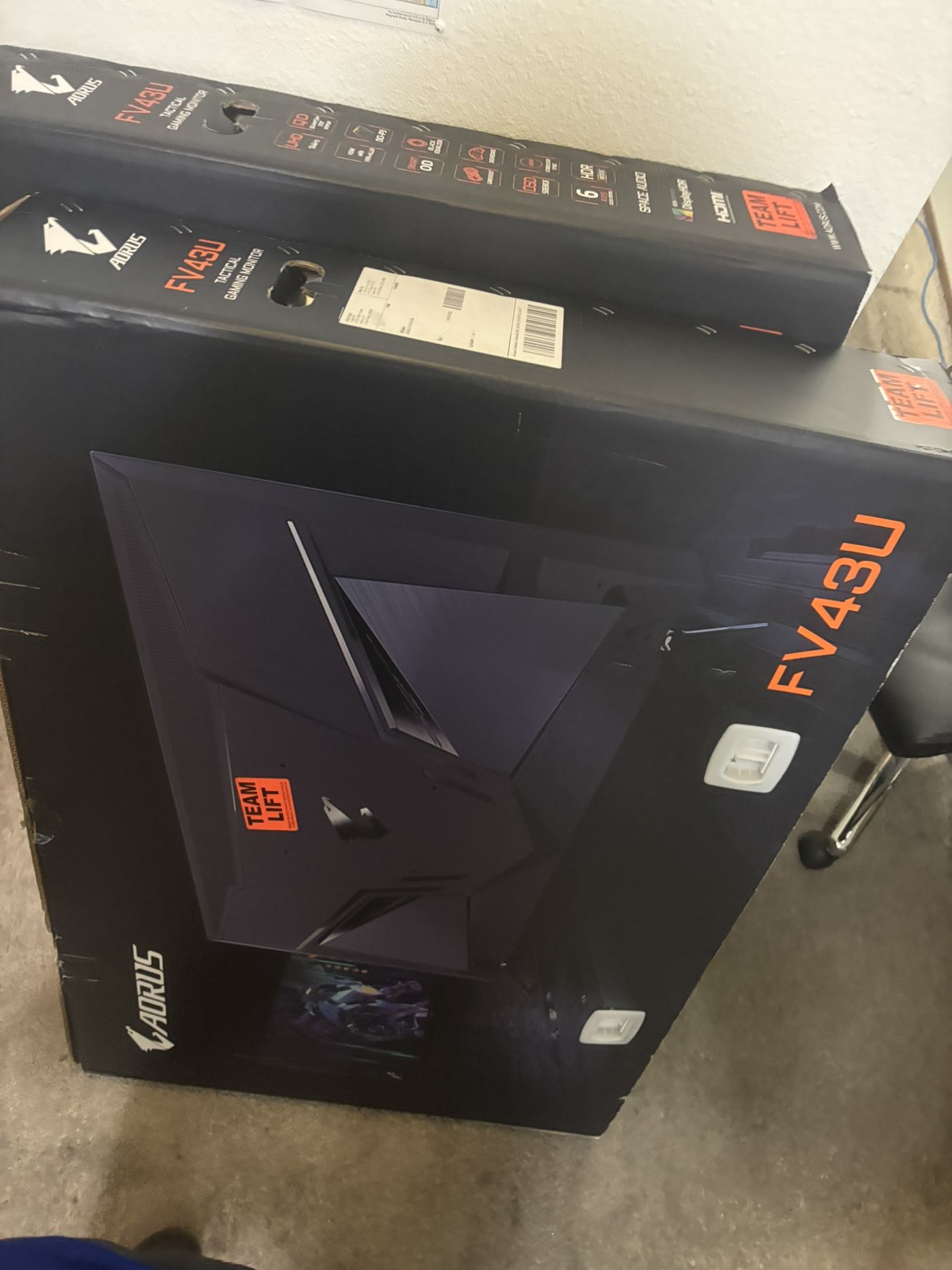 AORUS FV43U GAMING MONITOR