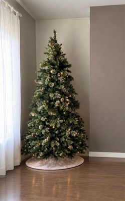 Pre-Lit Artificial Christmas Tree with Pine Cones