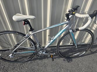 Womens Giant Avail composite bike
