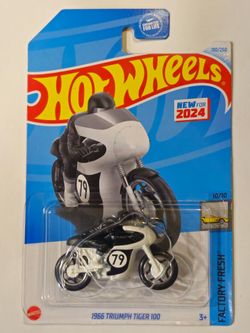 HOT WHEELS . FACTORY FRESH . 1966 TRIUMPH TIGER 100 . (WHITE  VARIATION)