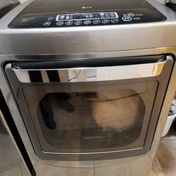 LG Waasher And Dryer