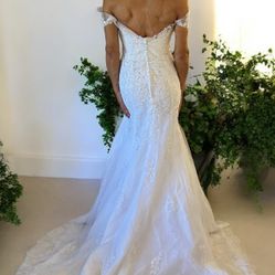 Lara NWT Wedding Gown Size 8 