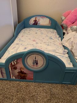 Frozen toddler bed
