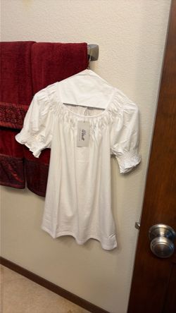 Women’s shirt size small