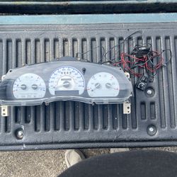 1996 - 97 Ford Ranger Dash With Indiglo White Gauges 