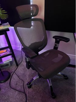 STAPLES Mesh Ergonomic Task Chair / Lumbar Support - Gray