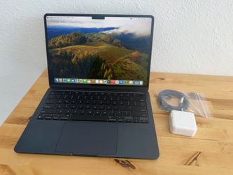 Apple MacBook Air / 13” / M2