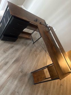 Computer Desk with drawers/ shelves, like new