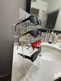 Sunglass holder stand