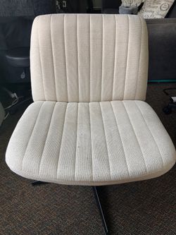 Criss cross chair