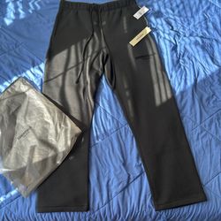 BLACK ESSENTIALS PANTS SIZE M