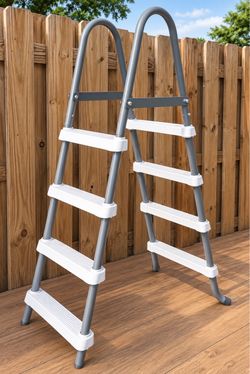 Ladder for pool