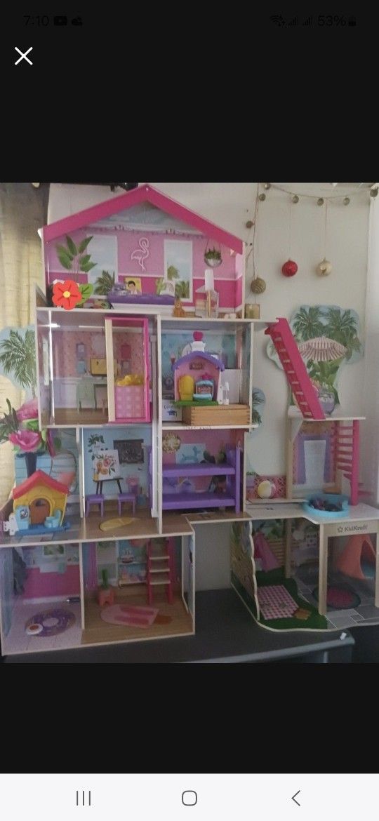 Doll House 🏠
