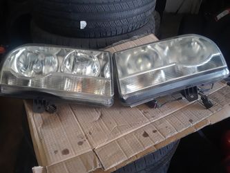 Chrysler 300 headlight