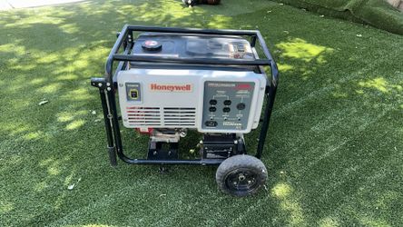 Honeywell 7000 Portable Power Generator By Honda Engine Black Metal  10 hours used