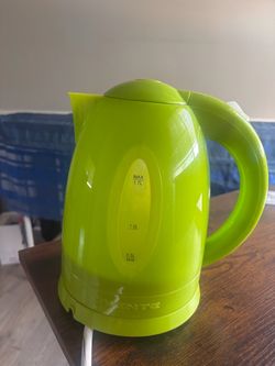 OVENTE 1.7L Electric Tea Kettle — Green (Model KP72G)