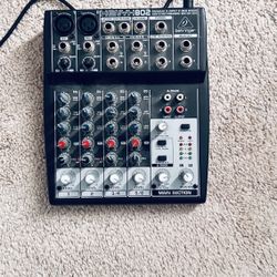 XENYX 802 Mixer