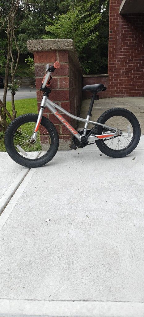 Used Specialized 16 inch unisex mountain bike.
